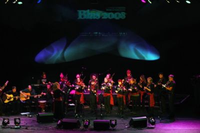 THE KILTEARN FIDDLERS AT EDEN COURT THEATRE IN BLAS 2008.  Photograph - &copy;  Reaaz Mohammad at reaaz.com
